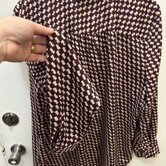 Express Houndstooth Blouse - Burgundy and Cream - Picture 6 of 7